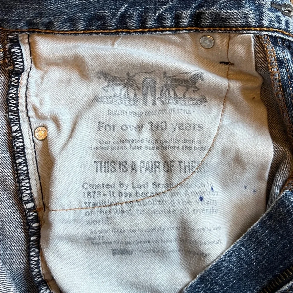 Levi’s 505 jeans straight leg light wash broken in 30 x 32 classic denim